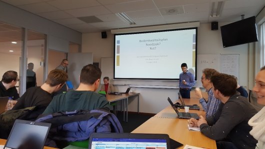 Laatste face to face bijeenkomst (9 maart) in het pré Corona tijdperk, tijdens de kick off aan de HAS Den Bosch. Studenten maken kennis met de BKP aanpak en steken hun mening niet onder stoelen of banken. Laatste face to face bijeenkomst (9 maart) in het pré Corona tijdperk, tijdens de kick off aan de HAS Den Bosch. Studenten maken kennis met de BKP aanpak en steken hun mening niet onder stoelen of banken.