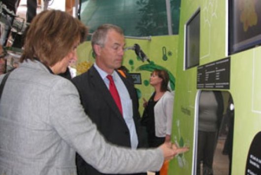 Umweltminister bezoekt Gezonde Kas-presentatie op Floriade Umweltminister bezoekt Gezonde Kas-presentatie op Floriade