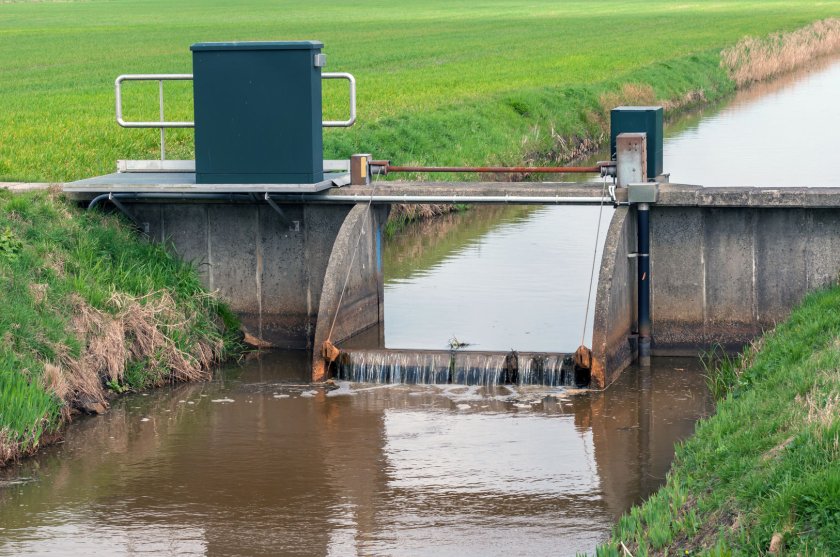 Een stuw kan helpen om water langer vast te houden (foto: Shutterstock) Een stuw kan helpen om water langer vast te houden (foto: Shutterstock)