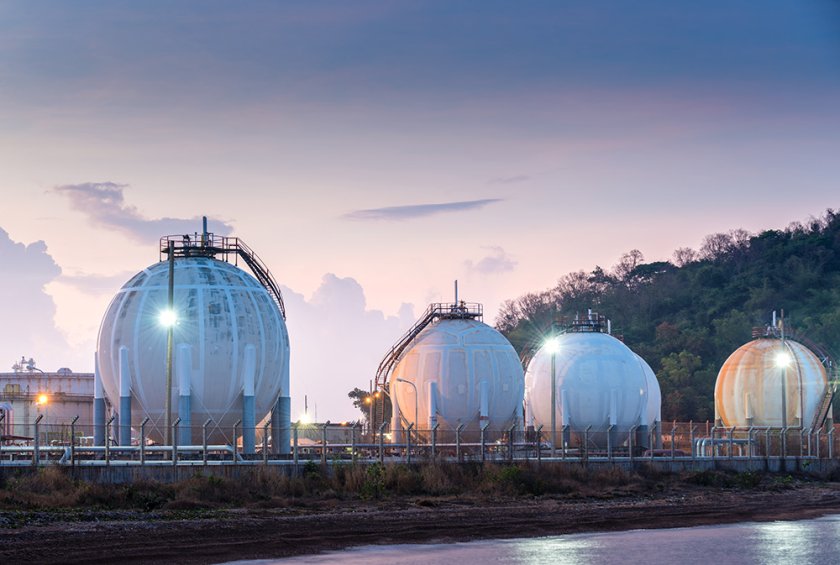 These storage tanks contain natural gas, currently still an important source of energy and CO2 for greenhouse horticulture. However, since natural gas is a finite resource, alternatives must be found. Source: tonton/Shutterstock.com These storage tanks contain natural gas, currently still an important source of energy and CO2 for greenhouse horticulture. However, since natural gas is a finite resource, alternatives must be found. Source: tonton/Shutterstock.com